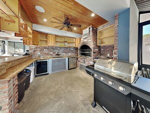 Outdoor Kitchen- Pizza Oven + Grill
