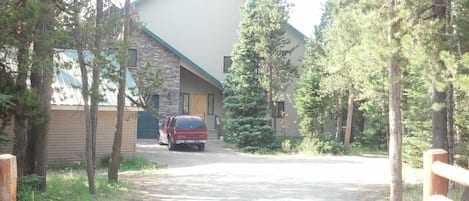 Welcoming view of Jefferson View Lodge