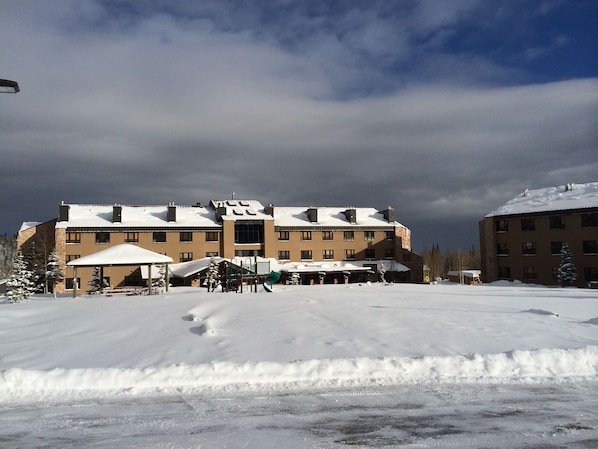 Cedar Breaks Lodge - view of condo complex and play area