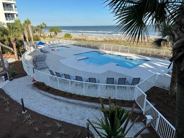 Fabulous new Serenity Pool and hot tub.  