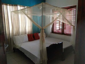 MASTER ENSUITE