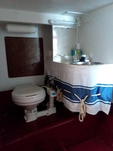 HOUSEBOAT, 2 BEDROOMS CASEY KEY, TINY HOUSE, BEACH, POOL, WATERFRONT