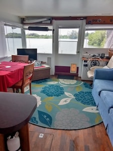 HOUSEBOAT, 2 BEDROOMS CASEY KEY, TINY HOUSE, BEACH, POOL, WATERFRONT