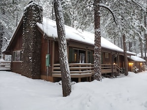 Winter bliss, photo of the front of the cabin.