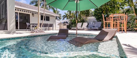 Resort-Style Private Pool and Pool Deck w/ Outdoor Dining and Grill