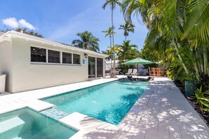 Resort-Style Private Pool and Pool Deck w/ Outdoor Dining and Grill