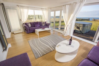 Luxury Villa Cottage with Hot Tub Jacuzzi and stunning uninterrupted sea views!
