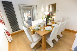Dining area, leading to sun room