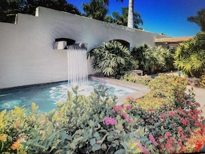 Palms Beautiful Entry Fountain. Most upscaled condo complex in Wailea
