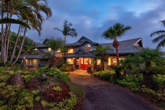 Enjoy this Lovely Tropical Paradise!!