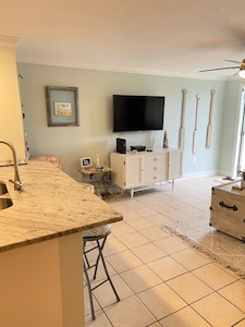 Newly renovated only minutes away from the beach!!