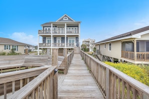 Walkway / Exterior - Oceanfront