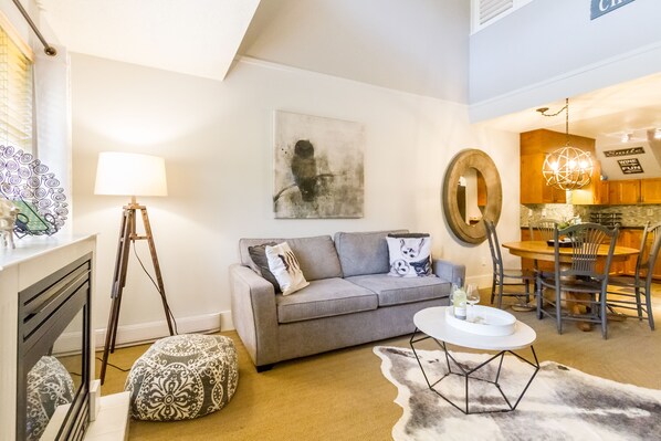 nicely decorated 2 level condo