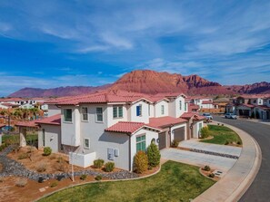 Beautiful Arcadia Resort villa surrounded by scenic red rocks