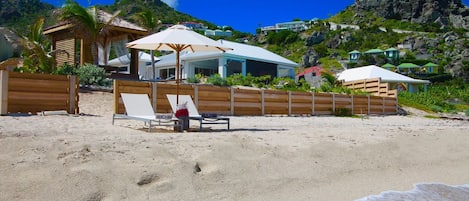 THIS VILLA IS REALLY ON THE BEACH