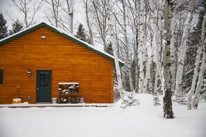 Walleye Cabin...
Firewood Provided (Donations accepted)