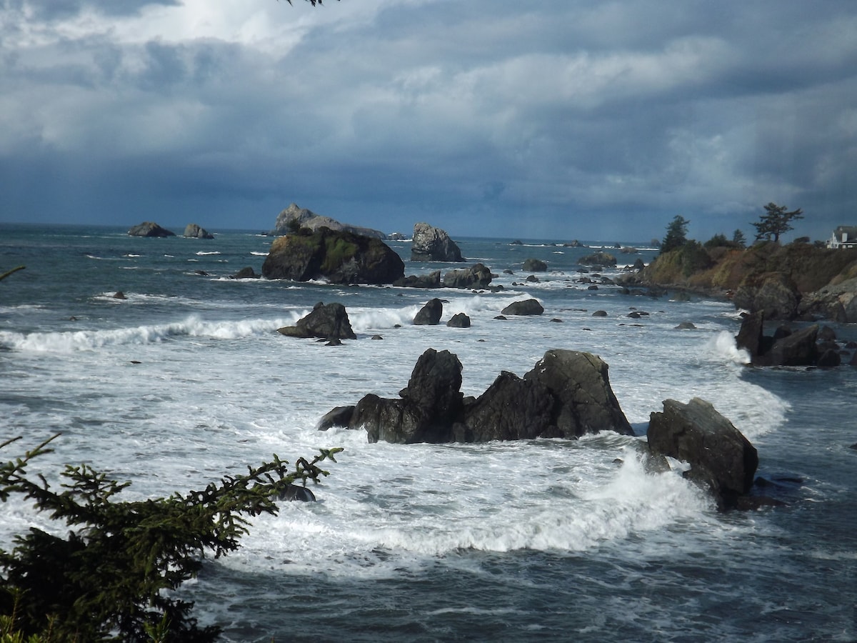 Fantastic Oceanfront Get Away With Awesome Views.