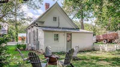 History Meets Luxury at Dreamy Leiper's Fork Village Cottage, Walk to Everything