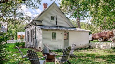 History Meets Luxury at Dreamy Leiper's Fork Village Cottage, Walk to Everything