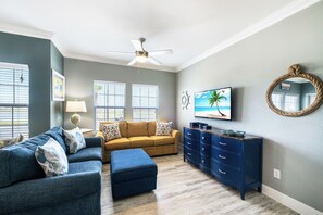 Living area with queen size sleeper sofa