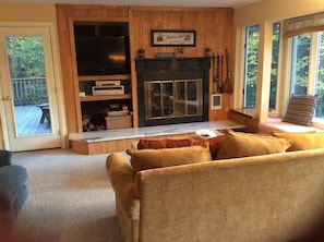 Living area with 42 In TV, Sono Music System and Stereo. Fireplace.