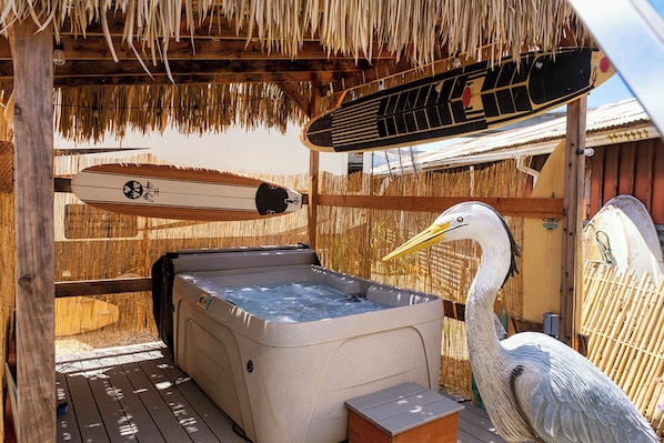 Cowaunga - Hot tubbin in the harbor