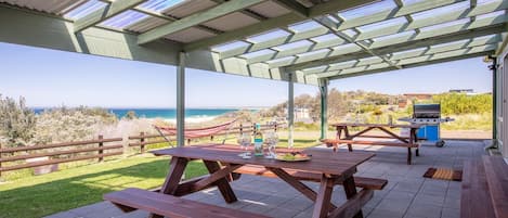 BBQ, Covered Outdoor Area, Outdoor Dining Seating 