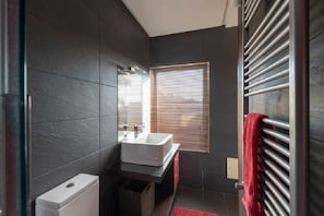 En-suite bathroom