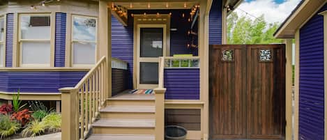 Welcome to the Patio Suite! Your home away from home in the heart of Portland Magic! (Despite what Airbnb says, the Patio Suite’s entrance is NOT shared.)