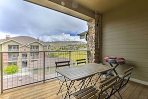 Covered Deck | Outdoor Dining