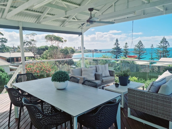 Outdoor deck dining and lounge area