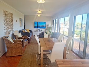 Open plan dining and lounge area