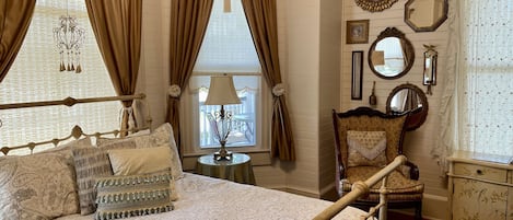 Ivory Pearl Suite has a QUEEN SIZE bed with fine linens and great pillows!