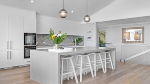 Dayz Dreamin | Open Plan Living | Chef's Kitchen