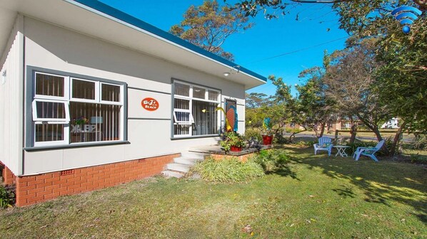 Parking, Parking - off street, Pets welcome with Surcharge, Private Entrance, Walking Distance to Beach