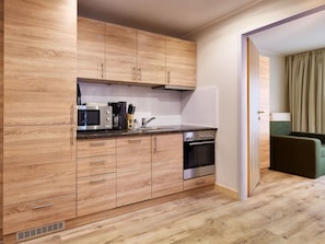 Cabinetry, Comptoir, Meubles, Appareil De Cuisine, Cuisinière, Design Intérieur, Bois, Cuisine, Bâtiment, Électroménager