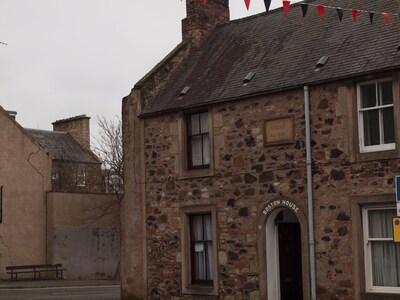 Casa de pueblo histórica en las hermosas fronteras de Escocia, recientemente reformado
