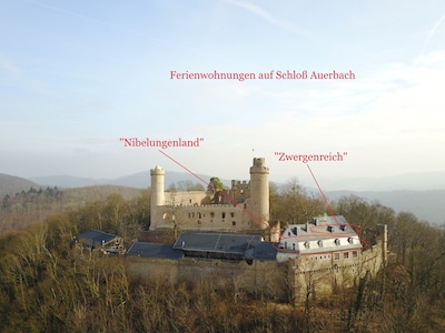 Vivir en el castillo del caballero en el reino enano