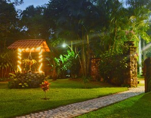  Garden //Path to in-out of the house. 