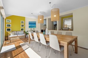 Dining for 8