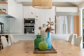 Dining for 8 and Kitchen