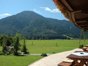 Blick in die Tegernseer Bergwelt von der Sonnenterrasse