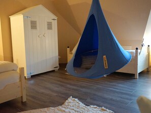 zweites Schlafzimmer mit Einzelbetten