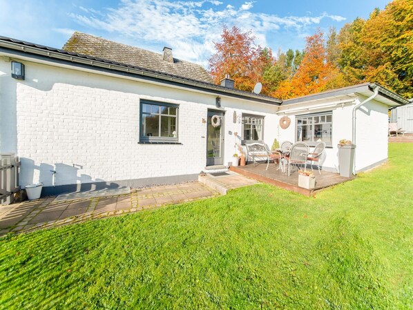 Stugans exteriör [sommar]