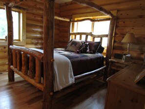 Queen bedroom on main level with Aspen 4 poster bed frame