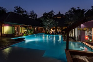 Poolbar