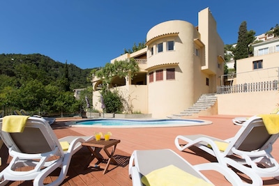 VILLA WITH FANTASTIC VIEW OF THE SEA BAY AND PRIVATE POOL IN CANYAMEL