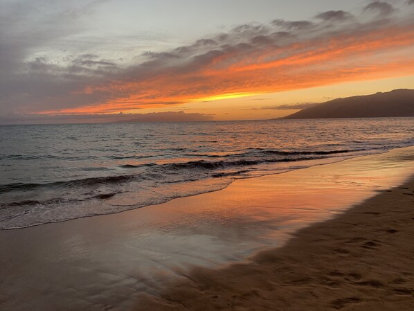 Beautiful Kamaole Beach right across from the condo
