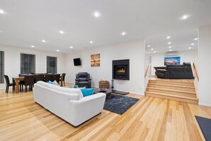 Living Room 1, Dining Room