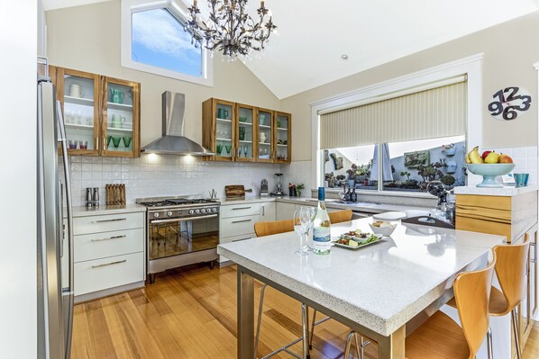 Gourmet kitchen to 'cook up a storm' if so desired. 